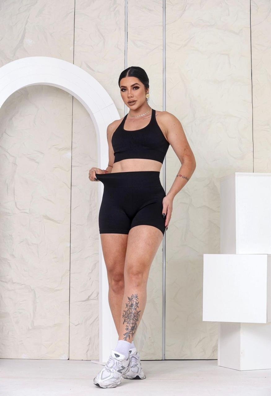 01 Conjunto Fitness Top e Short Alta Elasticidade Preto - Imagem 1