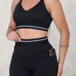 Conjunto Fitness Top e Short com Bolso e Listras Preto