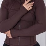 Jaqueta Fitness Manga Longa Canelada Marrom